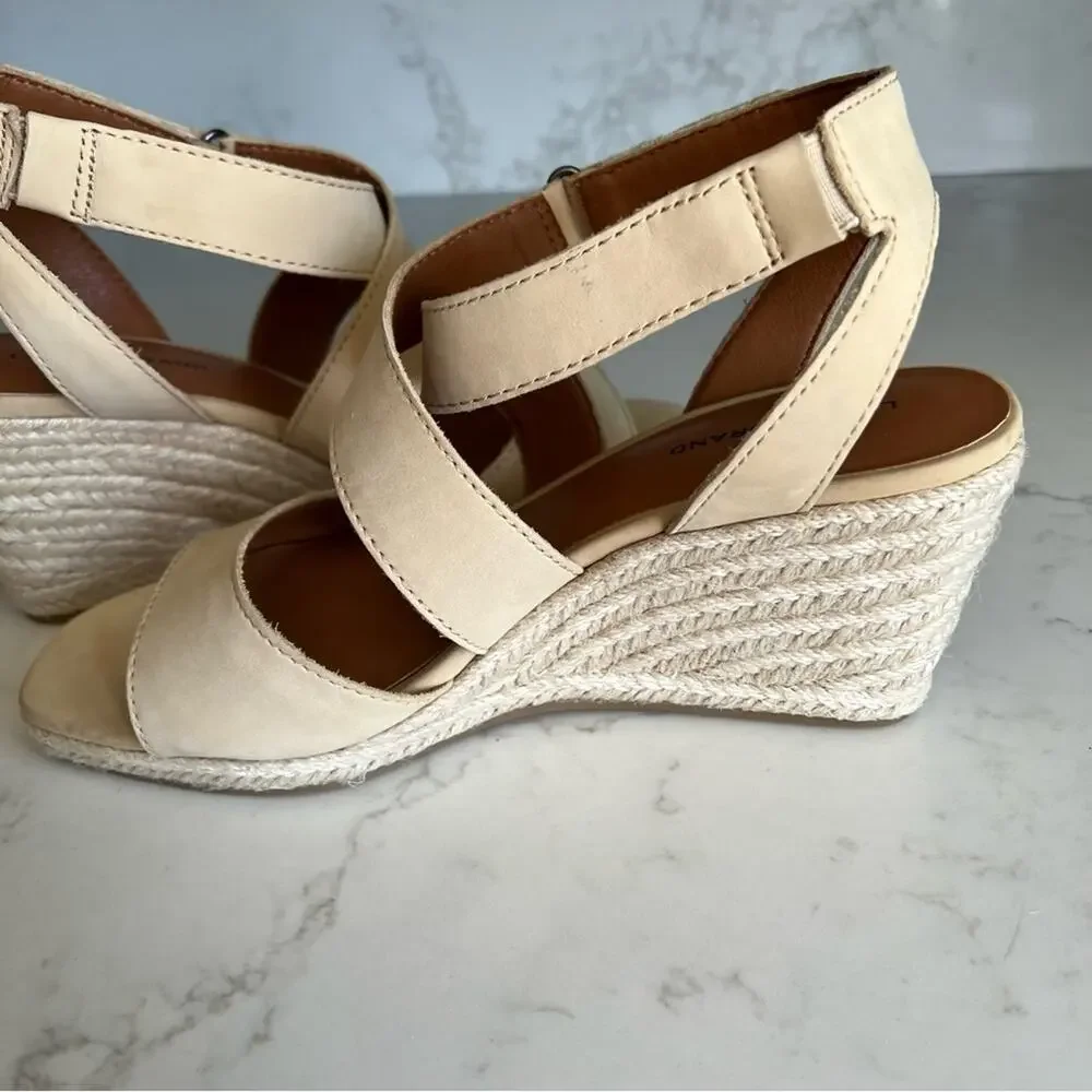 New Lucky Brand Cream Nubuck Srappy Espadrille Wedge Sandals Women’s size 9.5